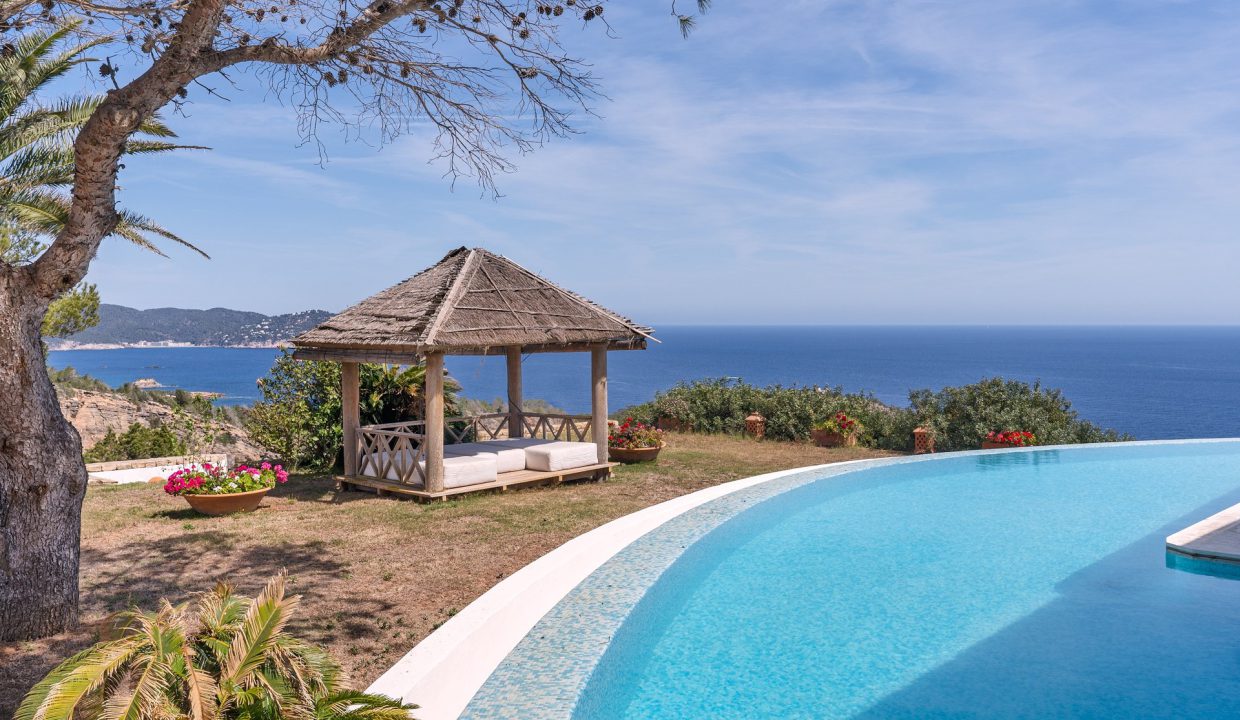 private-peninsula-with-access-to-the-sea