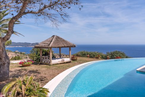 private-peninsula-with-access-to-the-sea